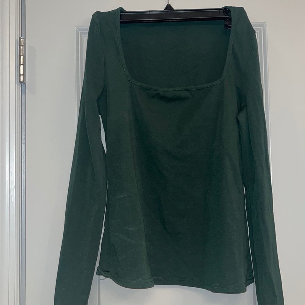 Square neck green long sleeved t